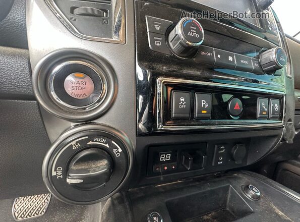 1N6BA1F40JN515281 2018 NISSAN TITAN White Вид наклейки з VIN-кодом