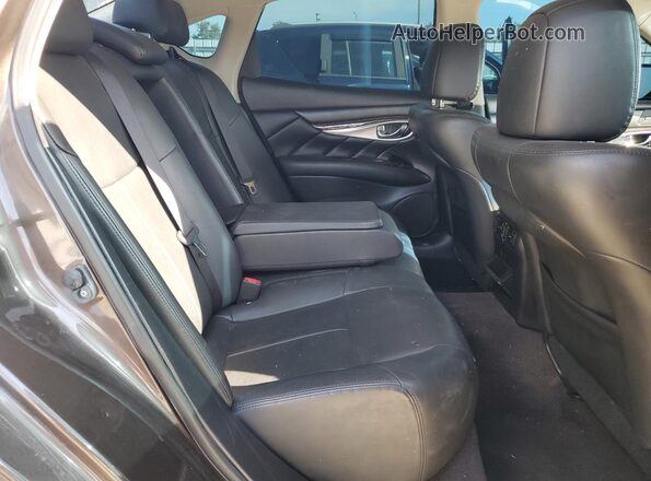 JN1BY1AP1HM740991 2017 INFINITI Q70 Коричневый Вид задней части салона
