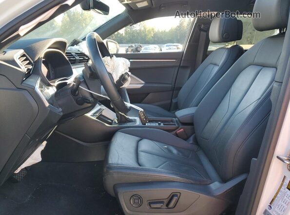 WA1DECF37M1009570 2021 AUDI Q3 White Widok deski rozdzielczej