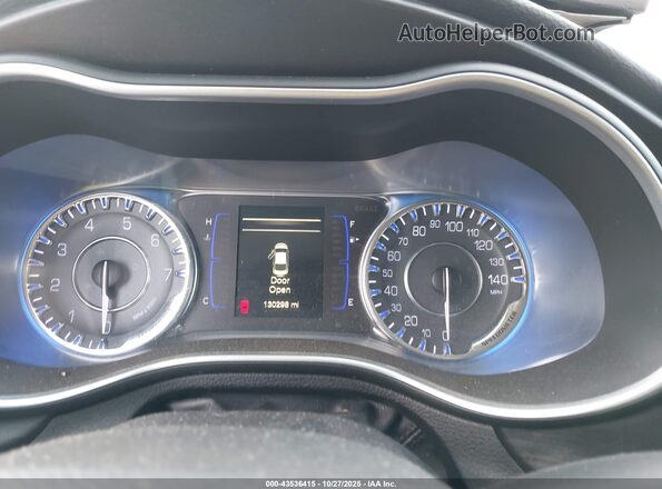 1C3CCCABXHN512342 2017 CHRYSLER 200 White Widok tylnych siedzeń