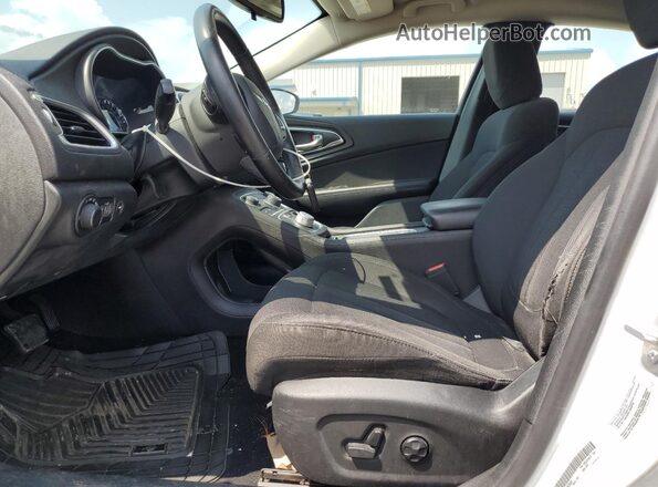 1C3CCCFB7HN509052 2017 CHRYSLER 200 Белый Вид салона спереди