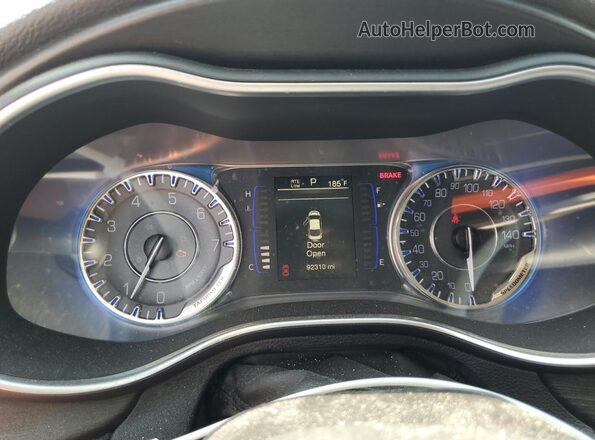 1C3CCCFB7HN509052 2017 CHRYSLER 200 Белый Вид щитка приборов