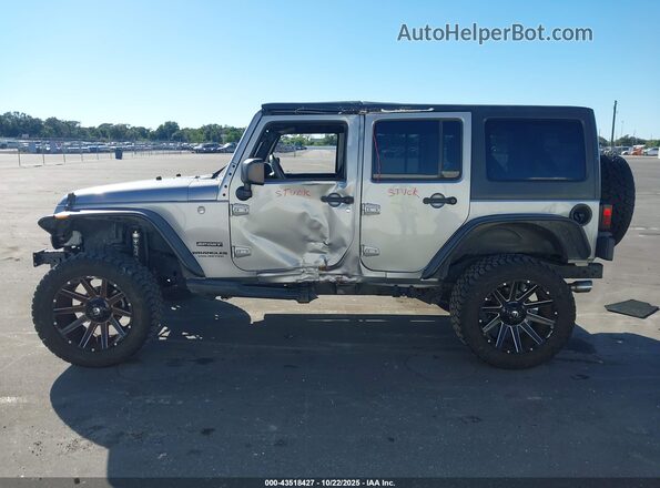1C4BJWDG5GL199068 2016 JEEP WRANGLER UNLIMITED Silver 360 interior view