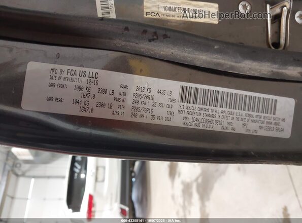 1C4NJCEB9HD198161 2017 JEEP COMPASS Gray Widok komory silnika