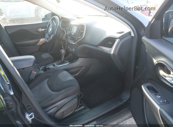 1C4PJLCB1JD514007 2018 JEEP CHEROKEE Черный Вид салона спереди