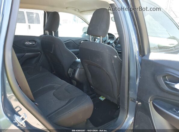 1C4PJLCB4MD125544 2021 JEEP CHEROKEE Gray Widok naklejki z numerem VIN