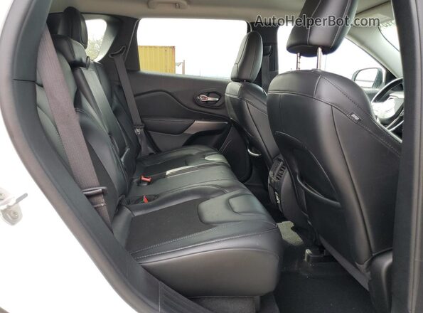 1C4PJMLB8MD183260 2021 JEEP CHEROKEE White Rear interior view