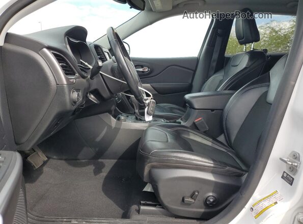 1C4PJMLB8MD183260 2021 JEEP CHEROKEE White Front interior view