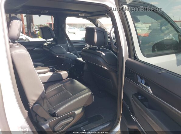1C4SJSFP1RS131039 2024 JEEP GRAND WAGONEER L Silver Vista de la etiqueta del VIN