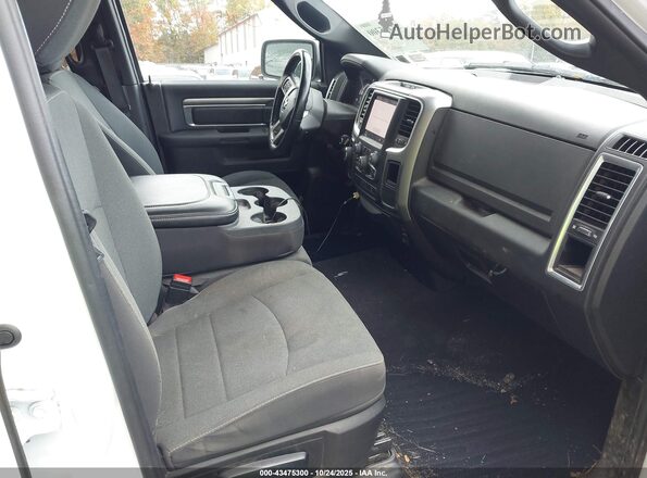 1C6RR7GG9NS219812 2022 RAM 1500 CLASSIC Белый Вид салона спереди