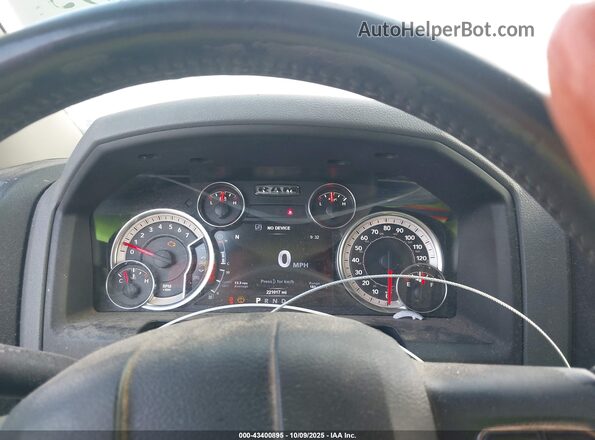 1C6RR7LT2HS627575 2017 RAM 1500 Серый Вид задних сидений