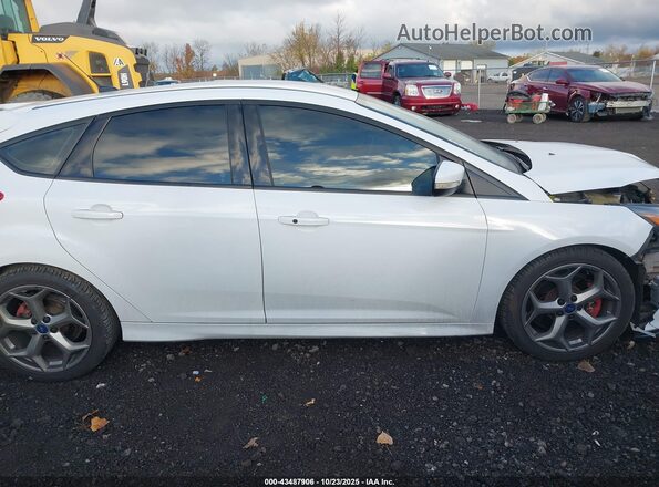 1FADP3L96HL289779 2017 FORD FOCUS ST Белый Вид задней части салона
