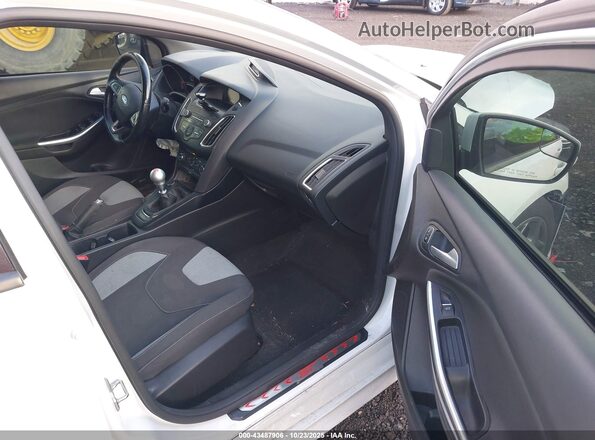 1FADP3L96HL289779 2017 FORD FOCUS ST Белый Вид салона спереди
