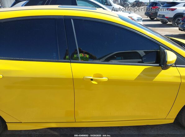 1FADP3L99HL220603 2017 FORD FOCUS ST Yellow Widok wnętrza z tyłu