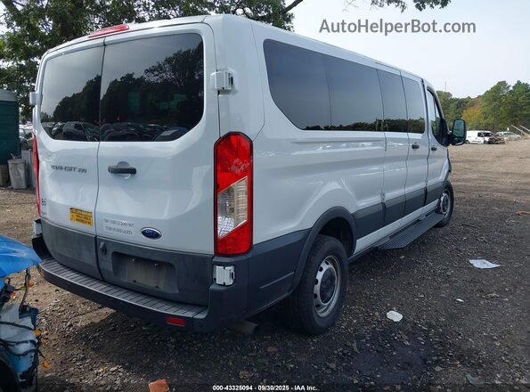 1FBAX2Y88PKA21154 2023 FORD PASSENGER Белый Задняя правая четверть
