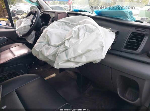 1FBAX2Y88PKA21154 2023 FORD PASSENGER Белый Вид салона спереди