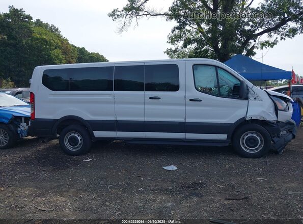 1FBAX2Y88PKA21154 2023 FORD PASSENGER Белый Вид задней части салона