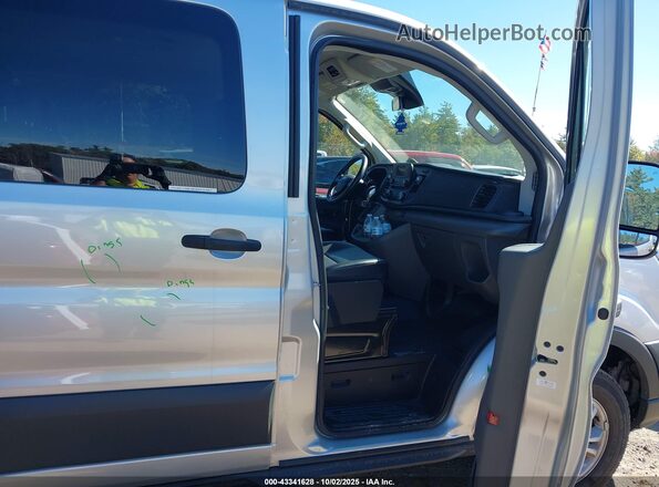 1FBAX2Y88PKC06613 2023 FORD PASSENGER Серебряный Вид салона спереди