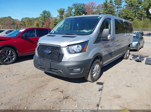 1FBAX2Y88PKC06613 2023 FORD PASSENGER Серебряный Передняя левая четверть