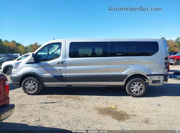 1FBAX2Y88PKC06613 2023 FORD PASSENGER Серебряный 