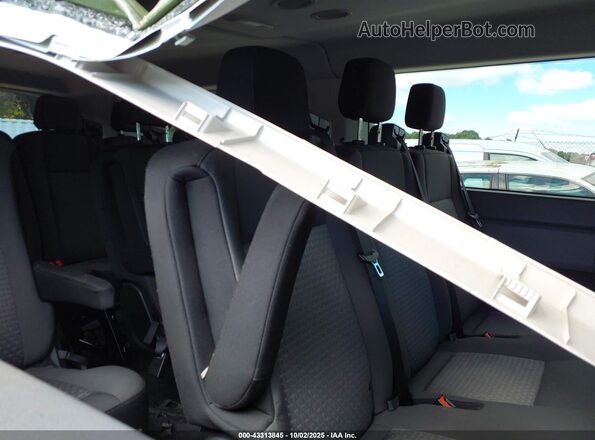 1FBAX2YG5NKA47845 2022 FORD PASSENGER White Widok naklejki z numerem VIN
