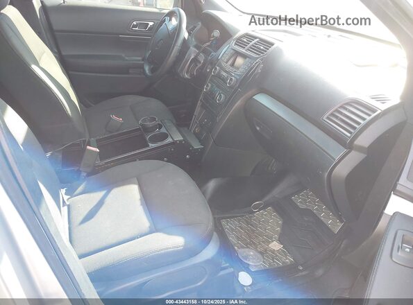 1FM5K8AR8HGD07409 2017 FORD POLICE INTERCEPTOR Silver Widok wnętrza z przodu