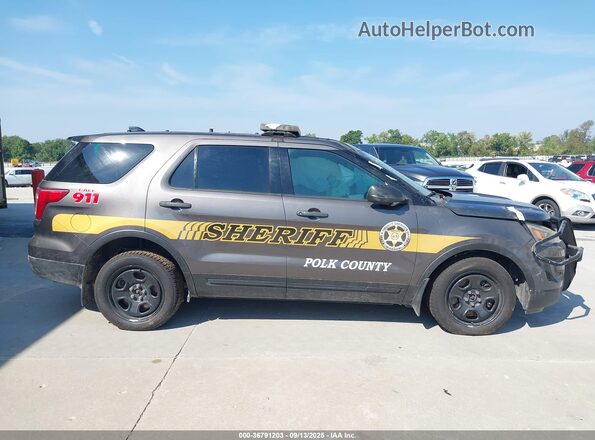1FM5K8ARXHGC79077 2017 FORD UTILITY POLICE INTERCEPTOR Gray Widok wnętrza z tyłu