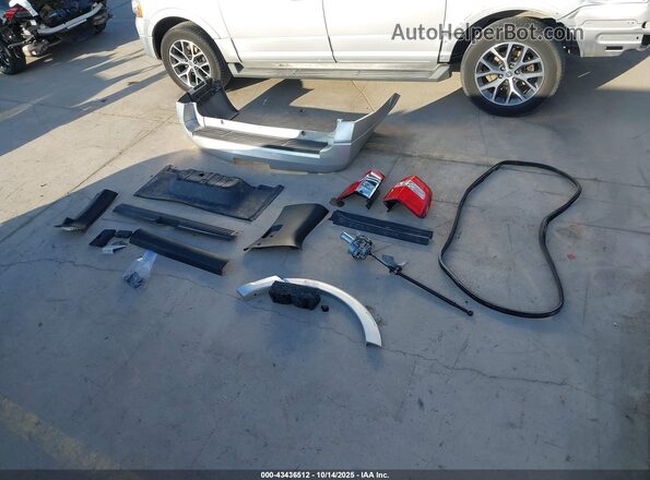 1FMJK1HT7GEF17078 2016 FORD EXPEDITION EL Серебряный Вид щитка приборов