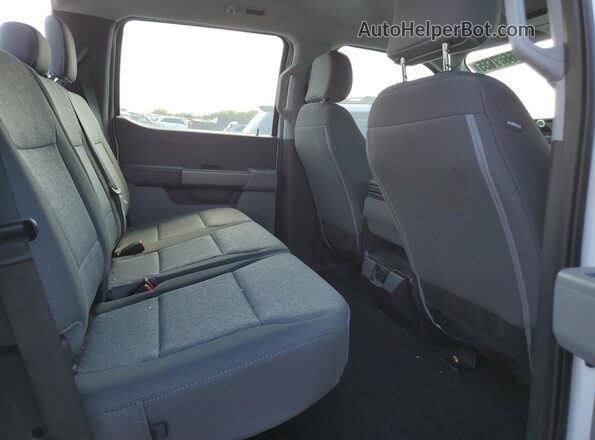 1FT8W2BTXREF73413 2024 FORD F250 White Vista de los asientos traseros