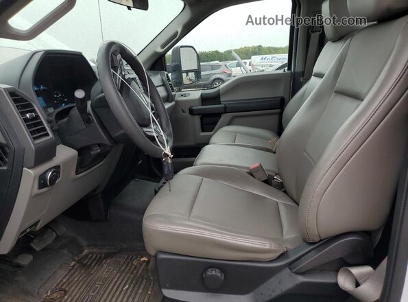 1FTBF2A67JEB80345 2018 FORD F250 Белый Вид салона спереди