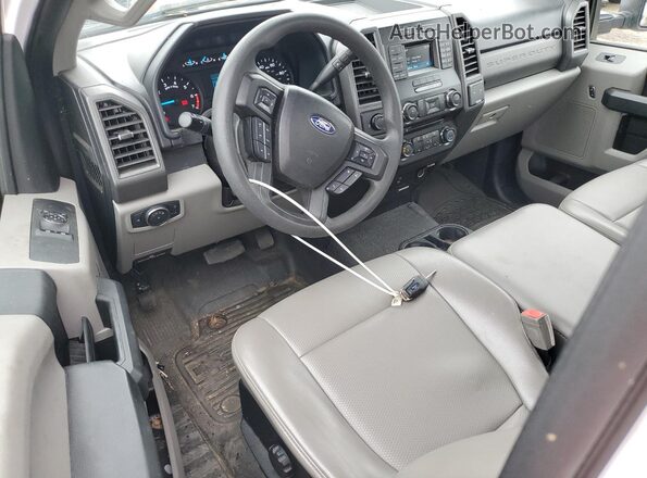 1FTBF2A67JEB80345 2018 FORD F250 Белый Вид панели приборов