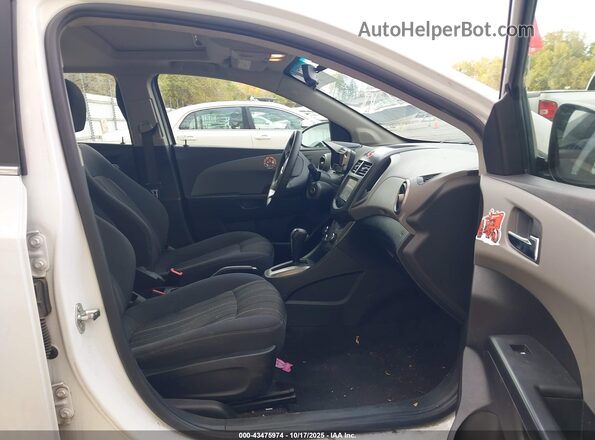 1G1JC6SBXG4163750 2016 CHEVROLET SONIC Белый Вид салона спереди