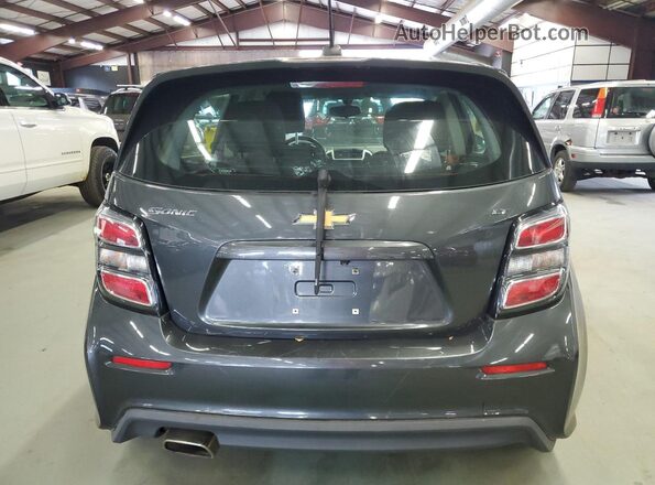 1G1JD6SH5H4115107 2017 CHEVROLET SONIC Серый Вид сзади