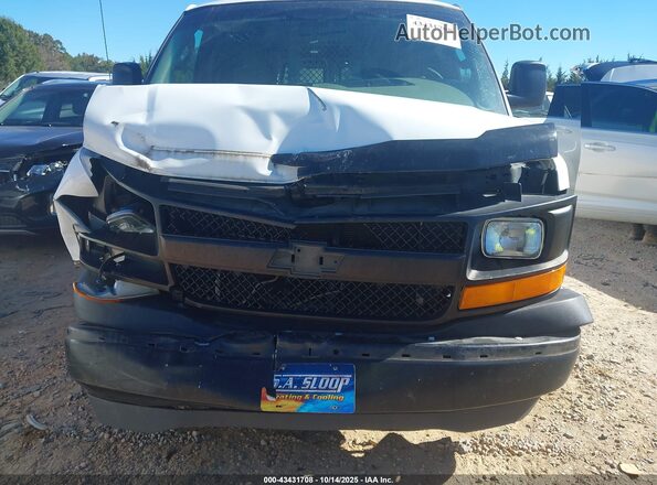 1GCWGAFG4H1204550 2017 CHEVROLET EXPRESS Белый Вид спереди