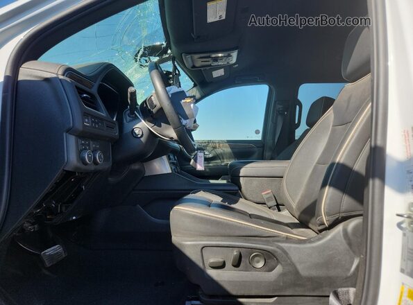 1GNSKFKD7PR538178 2023 CHEVROLET SUBURBAN White Widok wnętrza z przodu