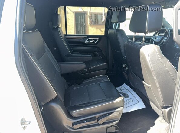 1GNSKFKD8PR466794 2023 CHEVROLET SUBURBAN Белый Вид салона спереди