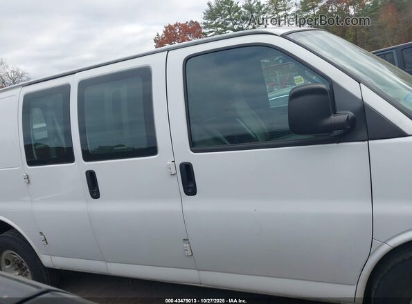 1GTW7AFG3L1187328 2020 GMC SAVANA CARGO White Widok wnętrza z tyłu