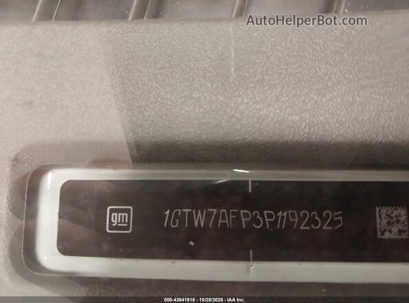1GTW7AFP3P1192325 2023 GMC SAVANA CARGO Белый Вид подкапотного пространства