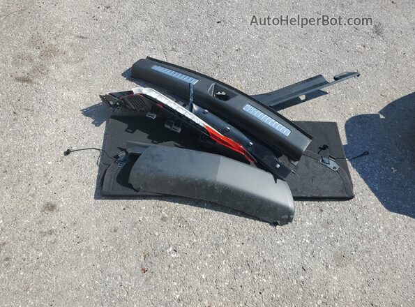 1GYFZDR45SF132467 2025 CADILLAC XT4 Черный Вид наклейки с VIN-кодом
