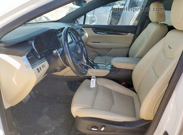 1GYKNARS5JZ170575 2018 CADILLAC XT5 Белый Вид салона спереди