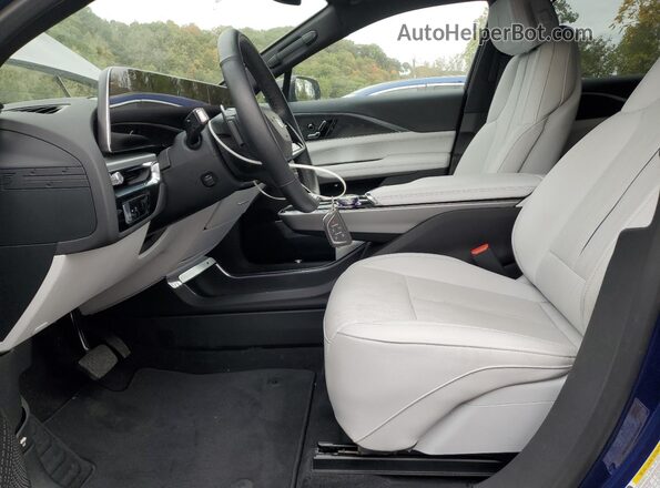 1GYKPPRL0RZ139476 2024 CADILLAC OTHER Blue Вид салону спереду