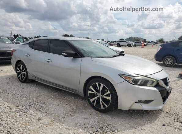1N4AA6AP6JC380418 2018 NISSAN MAXIMA Серебряный Передняя правая четверть