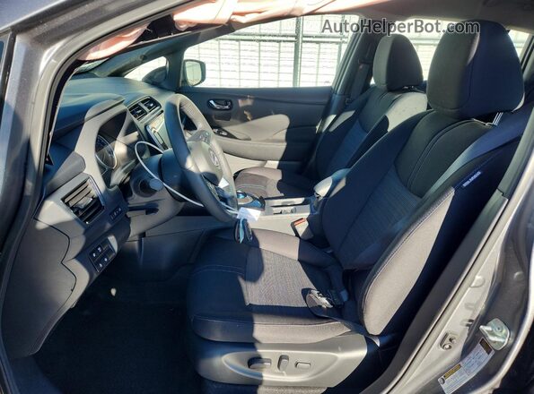 1N4CZ1CV5SC567022 2025 NISSAN LEAF Серый Вид салона спереди