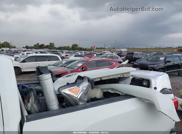 1N6BA1F41JN526144 2018 NISSAN TITAN XD Белый Вид щитка приборов