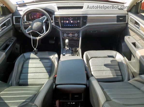 1V2TR2CA3MC575294 2021 VOLKSWAGEN ATLAS Красный Вид панели приборов