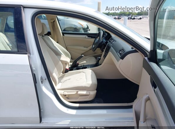 1VWAA7A36JC043600 2018 VOLKSWAGEN PASSAT Белый Вид салона спереди
