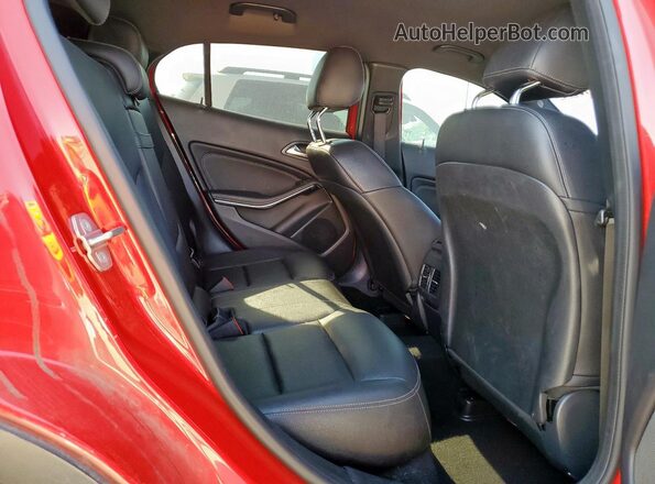 WDCTG4EB5JJ490306 2018 MERCEDES-BENZ GLA Red Vista interior trasera