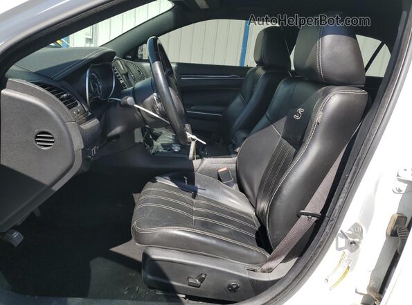 2C3CCABG2MH529170 2021 CHRYSLER 300 White Vista interior delantera