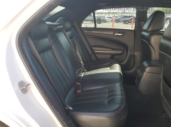 2C3CCABG2MH529170 2021 CHRYSLER 300 White Vista de los asientos traseros