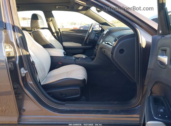 2C3CCABG6JH142973 2018 CHRYSLER 300 Серый Вид салона спереди
